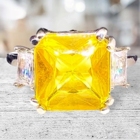 Youthful Yellow Cubic Zirconia Ladies Cocktail Ring - Picture 3 of 8